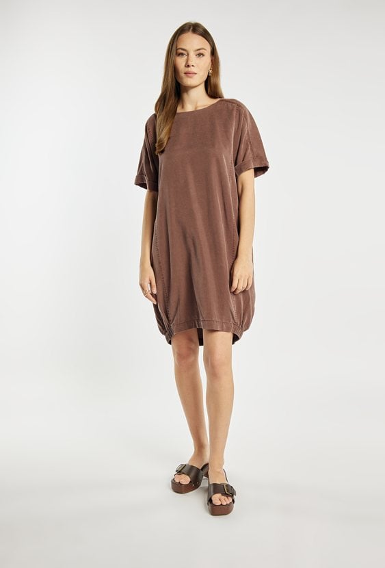 Brązowa sukienka