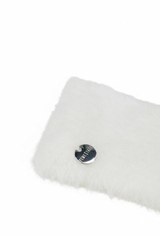 Białe futrzane rękawiczki