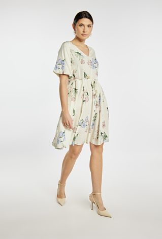 Zwiewna sukienka w kwiaty