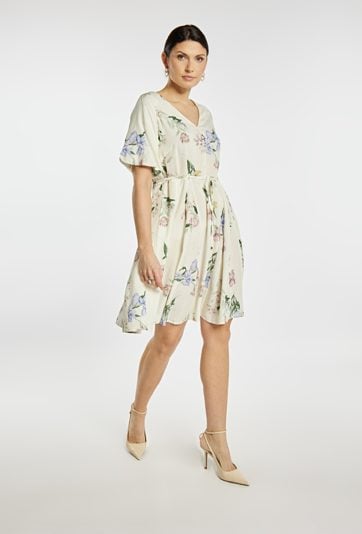 Zwiewna sukienka w kwiaty