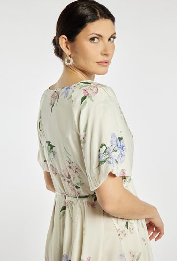 Zwiewna sukienka w kwiaty