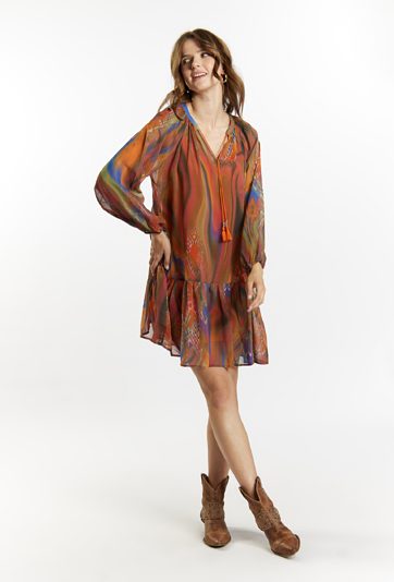 Wielobarwna sukienka o swobodnym kroju