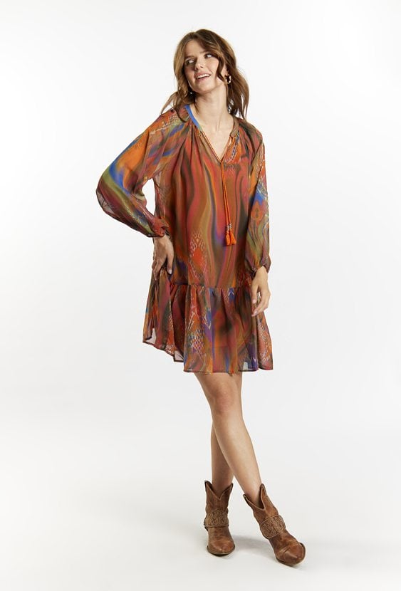 Wielobarwna sukienka o swobodnym kroju