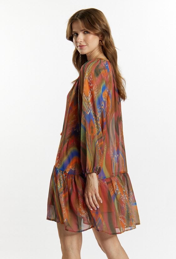 Wielobarwna sukienka o swobodnym kroju