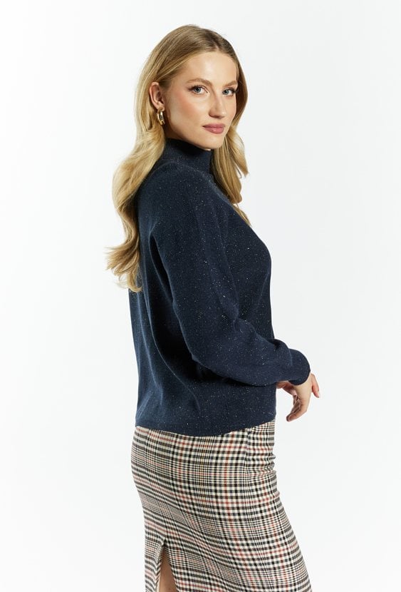 Cienki sweter damski z połyskującej dzianiny