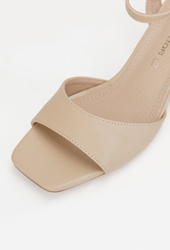 Sandały damskie na obcasie