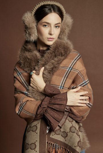 Beżowe nauszniki damskie