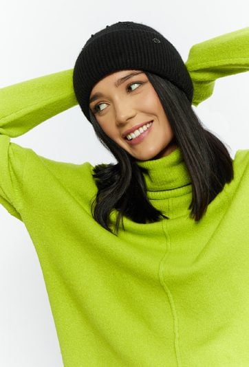 Czapka damska ze zdobieniem