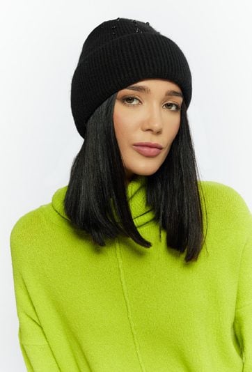 Czapka damska ze zdobieniem