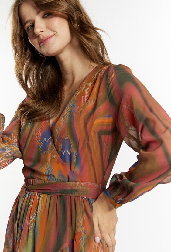 Wielobarwna sukienka z wiązaniem