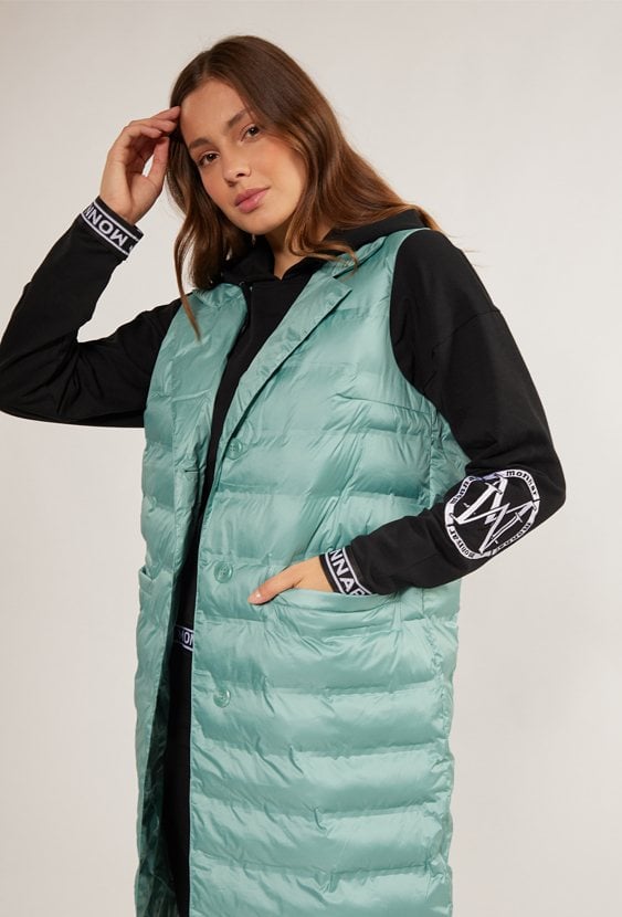 Pikowana kamizelka zapinana na guziki