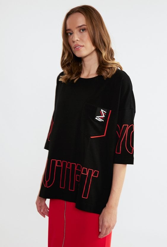 T-shirt z ozdobnym nadrukiem