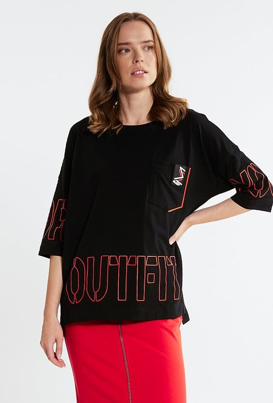 T-shirt z ozdobnym nadrukiem