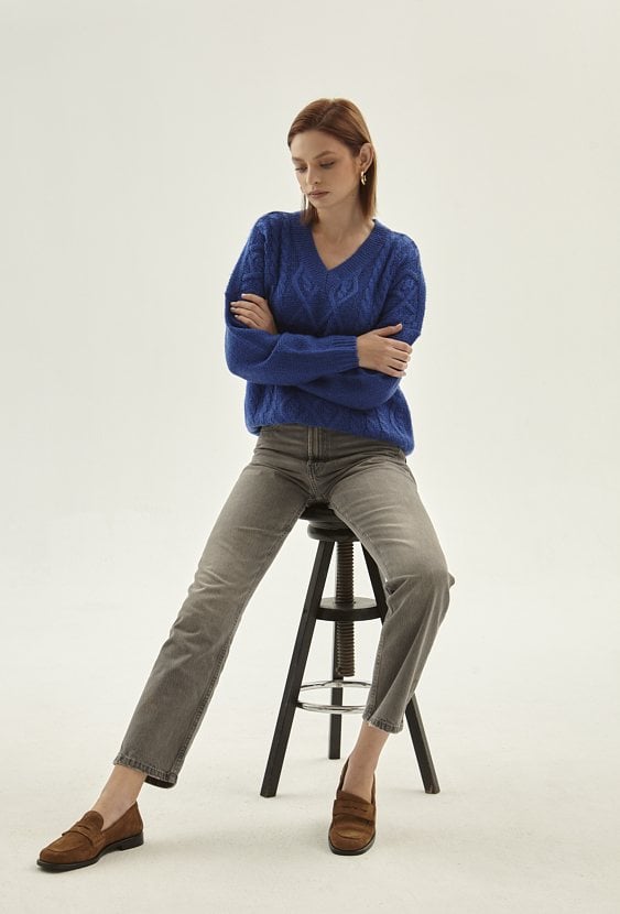 Sweter o warkoczowym splocie