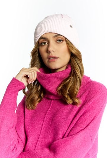 Czapka damska ze zdobieniem