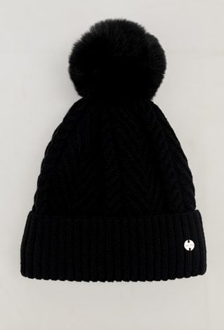 Czarna czapka z pomponem