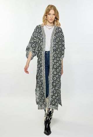 Wzorzysta narzutka w stylu boho