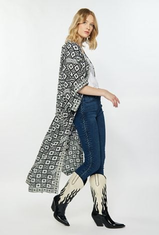 Wzorzysta narzutka w stylu boho