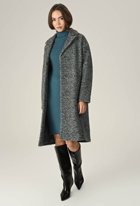 Melanżowy płaszcz w kolorze czarym