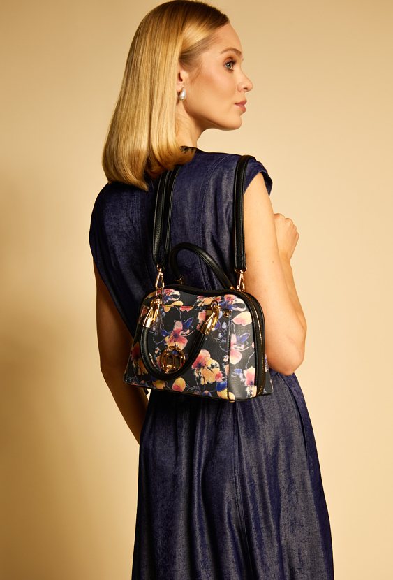 Kuferek z kwiatowym motywem