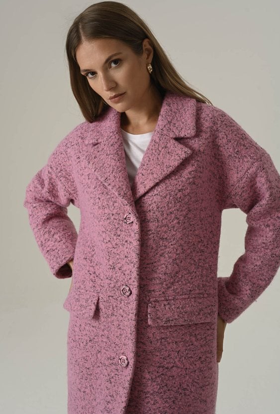 Różowy płaszcz z wełną