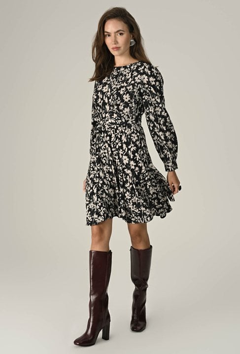 Krótka sukienka w ciekawy wzór