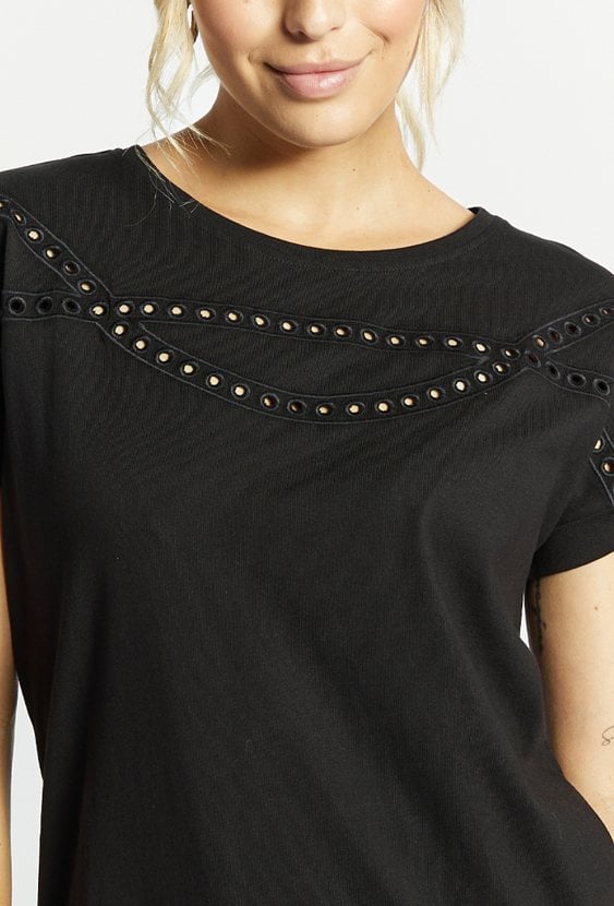 T-shirt damski z ciekawą aplikacją