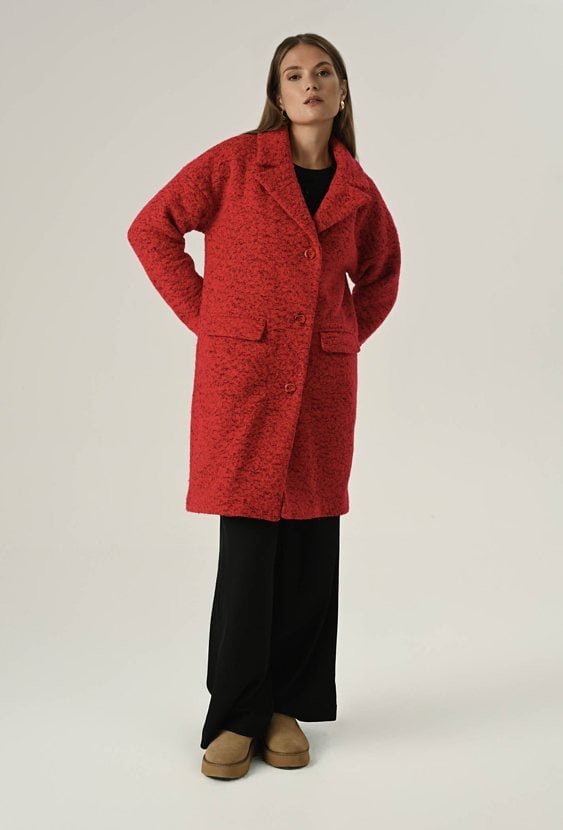 Czerwony płaszcz z wełną