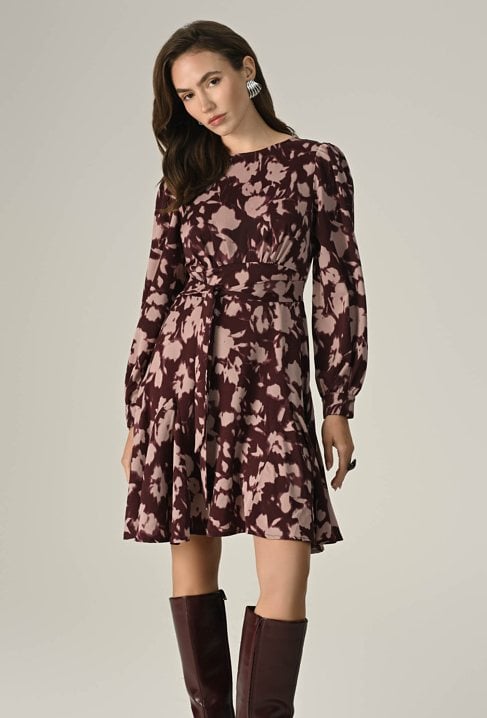 Krótka sukienka w ciekawy wzór