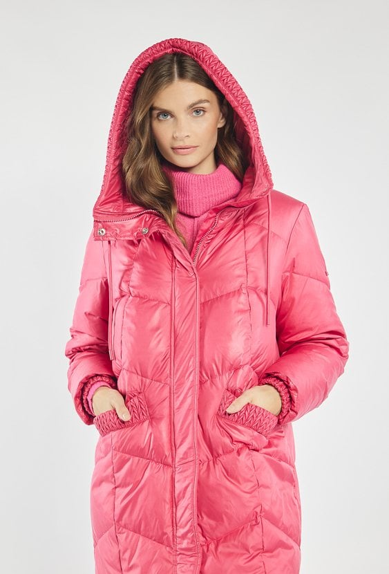 Płaszcz damski z pikowaniem