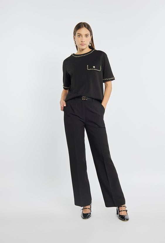 Bluzka z ozdobnym łańcuchem