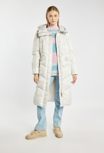 Płaszcz damski z pikowaniem