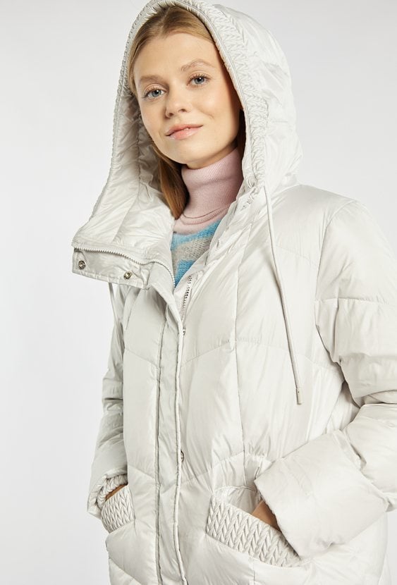 Płaszcz damski z pikowaniem