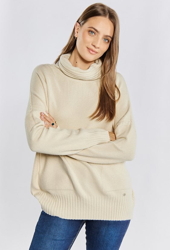 Sweter damski z luźnym golfem