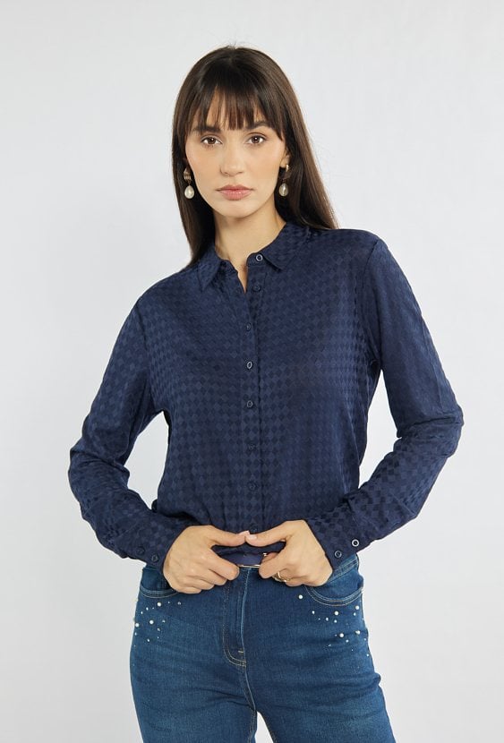 Koszula z delikatnym wzorem