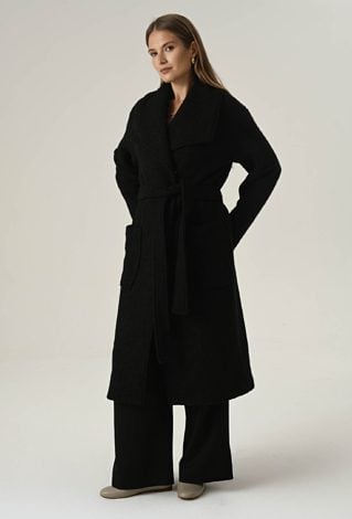 Długi płaszcz w kolorze czarnym