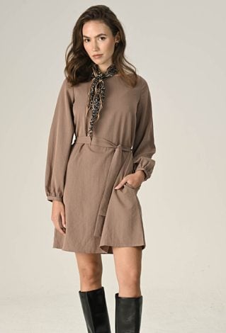 Beżowa sukienka mini z wiskozą