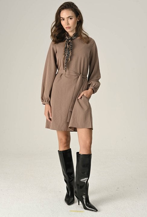 Beżowa sukienka mini z wiskozą