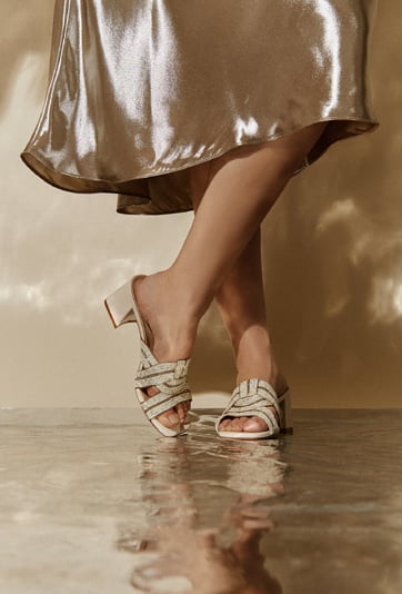 Klapki z szerokim, plecionym paskiem