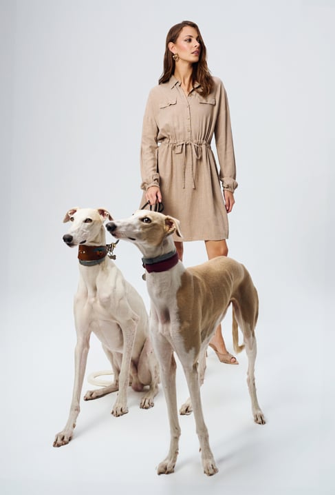 Krótka sukienka z domieszką lnu