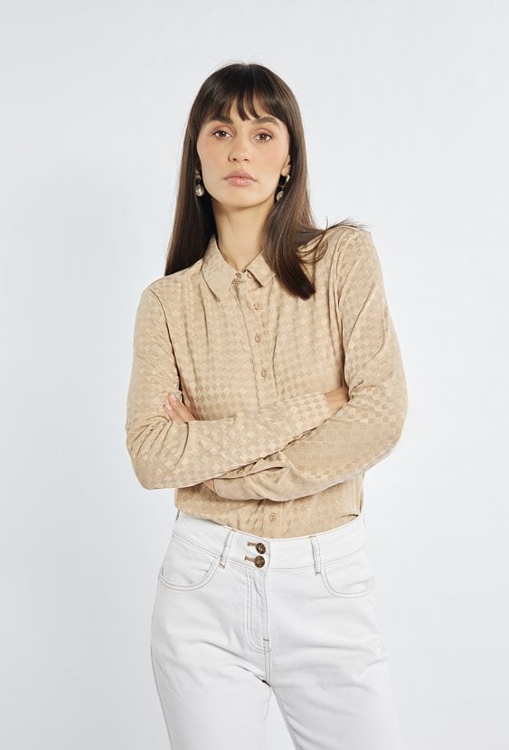 Koszula z delikatnym wzorem