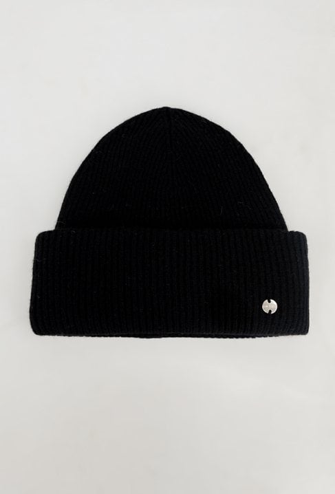 Czarna czapka z wełny