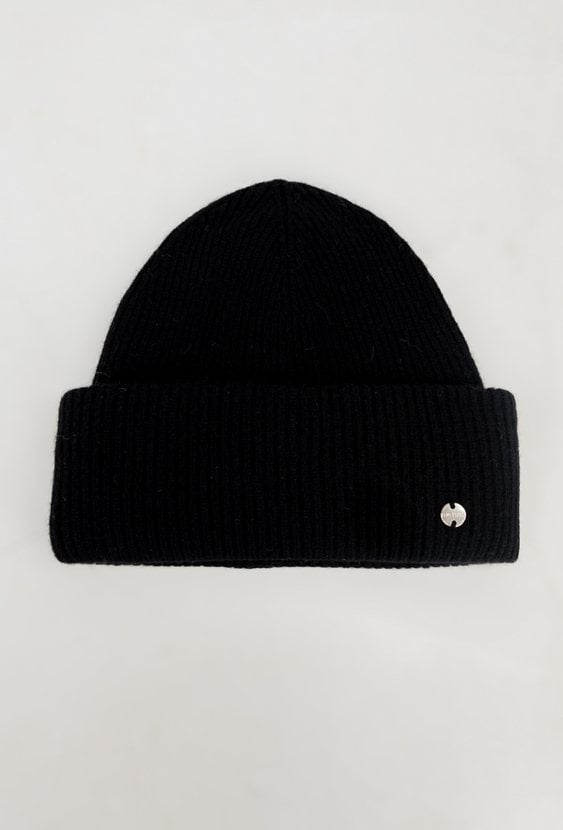 Czarna czapka z wełny