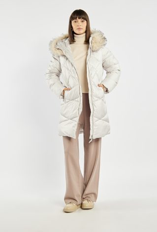 Pikowany płaszcz z kapturem