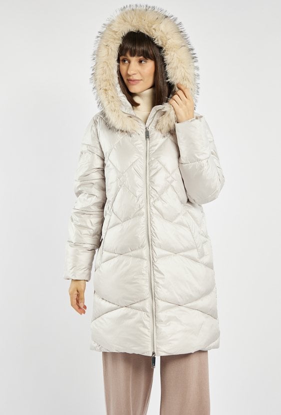 Pikowany płaszcz z kapturem