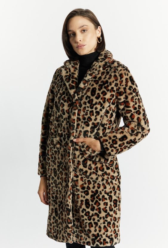 Płaszcz damski ze sztucznego futerka