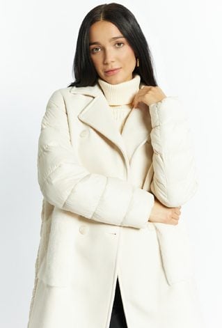 Płaszcz z łączonych materiałów