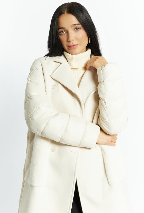 Płaszcz z łączonych materiałów