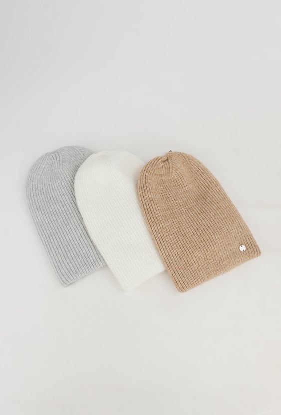 Prosta czapka w prążek z dodatkiem angory