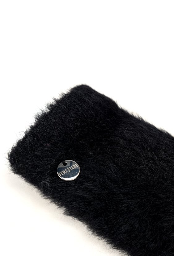 Czarne futrzane rękawiczki